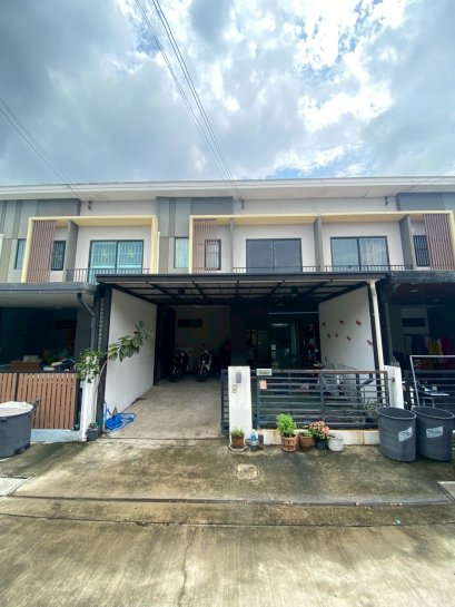 Urgent Sale: Townhome near Red Line BTS, Don Mueang Station Project: The Connect Laksi - Don Mueang Pleasant atmosphere with a 1-rai (1,600 sqm)