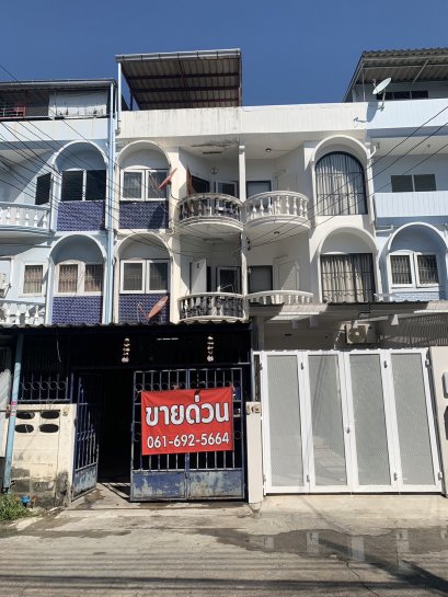 Just 150 meters from Onnut 17 !! 3 Storey Shophouse with Rooftop for SALE in the Heart of Sukhumvit!! Near BTS Onnut.