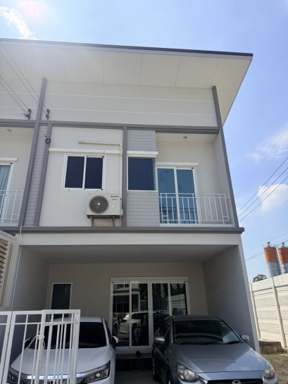 Large Townhome for Sale Near Kanchanaphisek Ring Road Project: The Miracle Kanchanaphisek – Ekachai | 4 Bedrooms