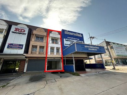 Golden Opportunity for Investors & Business Owners‼ 3-storey Home Office in a prime location right on Sukhumvit Road, inbound to Bangkok — highly visible and perfect for a motorcycle showroom, retail shop, or office. Located in Pimpaporn 7 Project (Pi