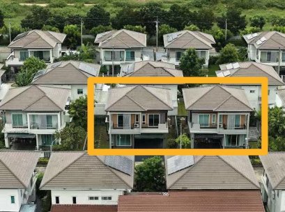 两栋相邻独栋别墅——Sena Park Grand Ramindra 项目中最超值的选择，黄金地段，紧邻曼谷外环高速，离Fashion Island 仅 5 分钟，出售Sena Park Grand Ramindra 独栋别墅（总面积 122 平方哇｜6 房｜6 卫｜4 车位｜Green Smart Design｜太阳能屋顶 Solar Rooftop & Solar Scale-Up）