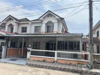 For Sale Spacious 2-Storey Twin House, Fully Extended Discover a twin house in the heart of Chonburi, just off Sukhumvit Road. This fully extended 2-storey home offers generous living space, for large families and multi-generation living.Baan Nichada