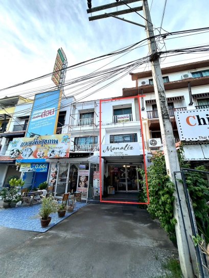 โอกาสทองสำหรับนักลงทุน ขายอาคารพาณิชย์ 3 ชั้น ติดถนนชัยพฤกษ์ เส้นทางหลักสู่หาดจอมเทียน เพียง 800 เมตร ทำเลการค้า-การท่องเที่ยวสุดฮอต เหมาะสำหรับเปิด คาเฟ่ ร้านอาหาร หรือปล่อยเช่าเพื่อการลงทุน รองรับนักท่องเที่ยวทั้งไทยและต่างชาติ