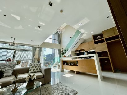 ราคาดีที่สุด! คุ้มกว่านี้ หาไม่ได้แล้ว!! ขายคอนโดหรูติดทะเล Duplex 2 ชั้น 187.3 ตร.ม คาซาลูน่า พาราดิโซ (Casalunar Paradiso) ใกล้หาดบางแสน