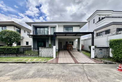 Rare Item! Corner Unit, Move-in Ready — Casa Ville Ramintra–Wongwaen 2, Only 10 Minutes to Fashion Island