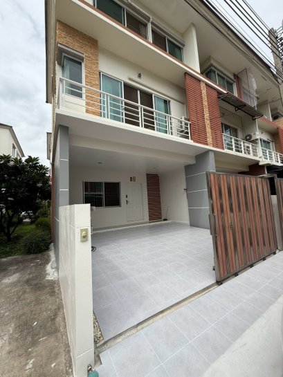 ขายทาวน์โฮม 3 ชั้น หลังมุม โครงการ Private Ville หัวหมาก 11 พื้นที่ 23.5 ตร.วา พร้อมเฟอร์นิเจอร์ Built in เดินทางสะดวก