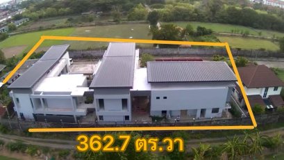 Ready for you to transform it into your dream home. Large Corner Single House with Swimming Pool! Quiet & Private – Panya Indra P.7 Land size 362.7 sq.wah | Usable area 1,600 sq.m. 9 Bedrooms | 10 Bathrooms | Parking for 5 cars Near Fashion Island – U