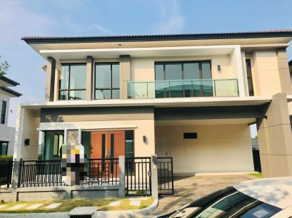 Exceptional Value &ndash; A spacious family home with usable space for the whole family and a private backyard that does not face any neighbors. For sale: 2-storey detached house at The City Pattanakarn, a quality project by AP Thailand. Land size 66.5 sq.wah, 