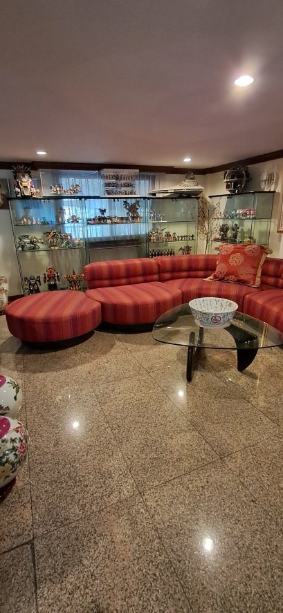 For Rent: 4.5-Storey Townhome, Only 900 meters from BTS Phrom Phong Located in Sukhumvit 39 Land size 50 sq.wah | Usable area 800 sq.m. 8 bedrooms, 7 bathrooms, parking for 4 cars