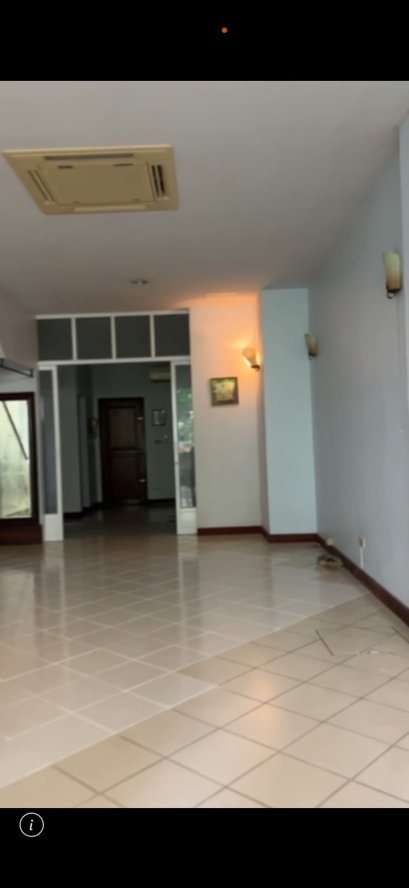 For Rent: 4-Storey Townhome, Only 950 meters from BTS Thonglor Located in Thonglor Soi 7 Land size 36 sq.wah | Usable area 450 sq.m. 6 bedrooms, 4 bathrooms