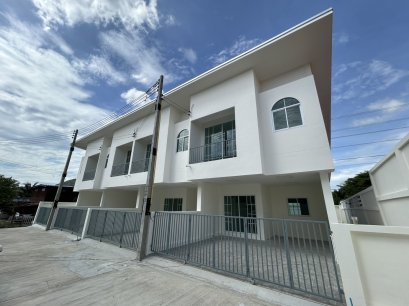 For a Better Family Future — New Home in Si Racha’s Prime Location! For Sale: 2-Storey Minimal Style Townhouse in Private 8 Khao Nam Sup Project — designed for maximum functionality with smart, modern use of space. Enjoy peaceful privacy with only 8 exclu