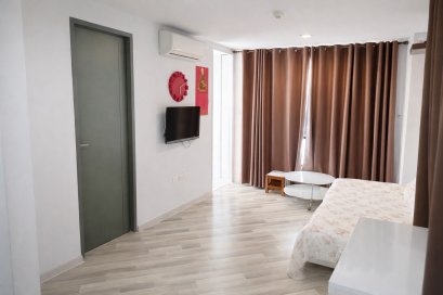 价格可议！位于 Lat Phrao 71 Vento公寓项目，46.5平方米，二楼转角单元，朝向极佳！宽敞舒适！