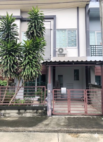 Owner Sale!!! No front of others house on the opposite side!! 18.8 Sq.W 2-storey townhouse for sale at Gusto Sathorn - Taksin! Behind Seacon Bangkae