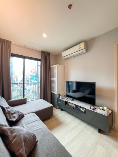 Unbelievable.. Super cheap sale, high floor view, overlooking Asoke that never sleeps! Selling Life Asoke condo, 2 bedrooms, ready to close with extra discount, call now!!