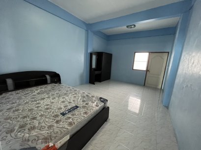 ราคาโคตรดี เหมาะลงทุน!! ผลตอบแทนเกือบ 10% ต่อปี ขายคอนโด 2 ห้องนอน 2 ห้องน้ำ 54.5 ตร.ม รุ่งโรจน์ คอนโดเทล (Rungroj Condotel) เพชรเกษม81 ห่างจากถนนใหญ่เพียง 220 เมตร พลาดแล้ว จะเสียใจ