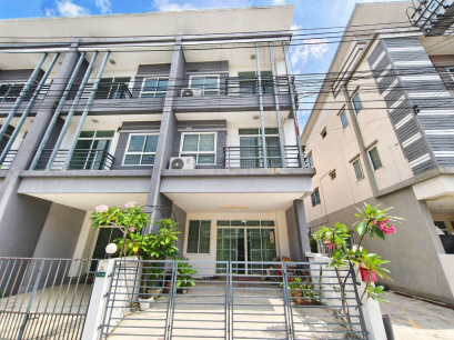 A 3-Storey Townhome That’s More Than Just a Home! Live in it or run your business – perfect for both living and a home office at Ruenruedee 7, Hathairat Road. Move-in ready and ready to work – start your new life today!