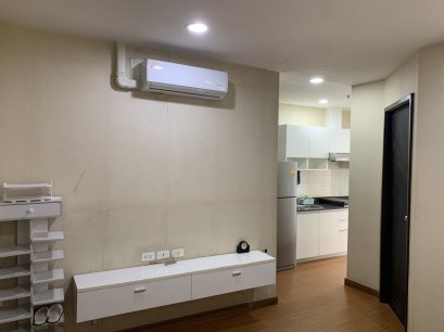 出售位于素坤逸路黄金地段公寓，价格最优，近BTS轻轨站，需求旺盛！超值之选！钻石素坤逸公寓。面积34.16平方米，21楼。价格实惠，自住或投资皆宜。