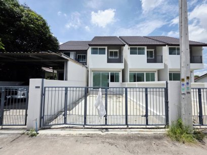 บ้านใหม่มือ1 ขายทาวโฮมท์ 2ชั้น โครงการณัฐชนก ศรีราชา ใกล้มอเตอร์เวย์!!