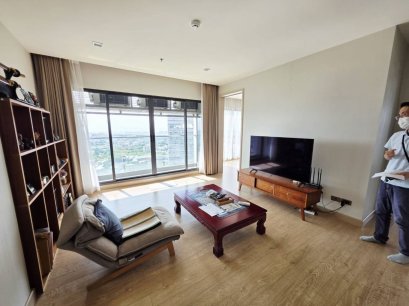 This Price! Beautiful Condominium on the 28th Floor Infinity One