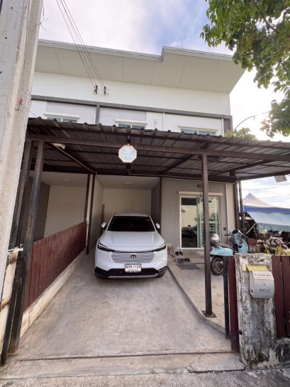 Rare Corner Townhome with Private Side Garden &ndash; Lio Bliss Prachauthit-Suksawat