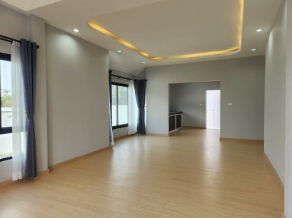 出售 Yo House Korat 独栋别墅｜Hua Thale 核心地段｜转角地块 79.5 平方哇｜北欧风装修｜邻近 Sarasas 学校