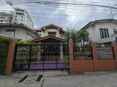 2story detached house soi sukhumvit81 area 51 Sq.wah,