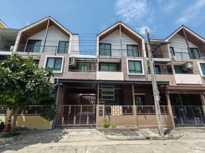 ขายทาวน์โฮม 3 ชั้น โครงการลูกกอล์ฟ พรีเมี่ยม เมืองทองธานี 25 ตร.วา