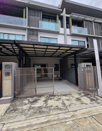 Luxury 3Storey Townhome for Rent at Landmark EkamaiRamindra