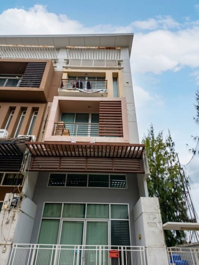 Urgent Sale below Cost! 3.5-Story Townhome/Home Office at RK Office Park Suwinthawong Move-in Ready, Best Price Deal!