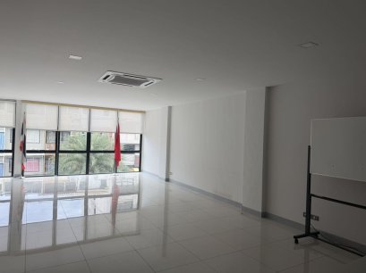 BUSINESS OPPORTUNITY IN PRIME LOCATION! For Rent: Samyan Business Town Rama 4 Only 190 meters from MRT Sam Yan Station