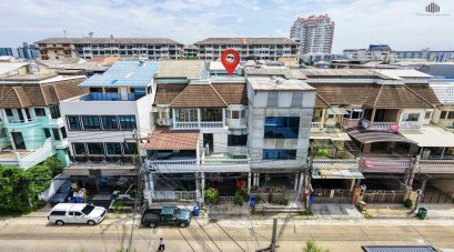 Rare Opportunity in a Prime Town in Town Location! Townhouse for sale, 31.5 sq.wah with approx. 180 sq.m. usable area, 3 storeys. Great price prime location !!