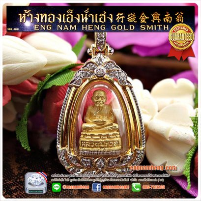 หลวงปู่ทวด เนื้อทองคำ เลี่ยมกรอบทองประดับเพชรแท้ สวยมากๆค่ะ