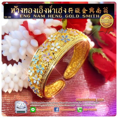 กำไลทองคำ งานทองตอกลายไทยประดับดอกลีลาวดีลงยา น้ำหนัก 2 บาท จัดก่อนได้สวยก่อนค่ะ มีจำกัดค่ะ 