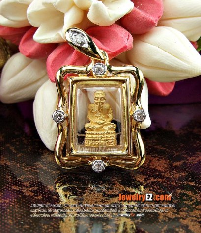 หลวงปู่ทวด เนื้อทองคำ เลี่ยมกรอบทองแท้ฝังเพชรแท้ ค่ะ