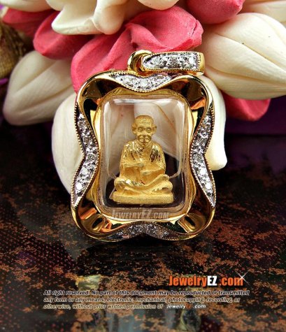 สมเด็จโตเนื้อทองคำบริสุทธิ์ 99.99% เลียมกรอบทองฝังเพชรองค์เล็กค่ะ (v701)