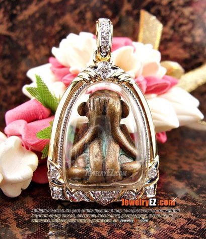 พระปิดตา..เลี่ยมกรอบทองแท้ฝังเพชรแท้ สวยมาก