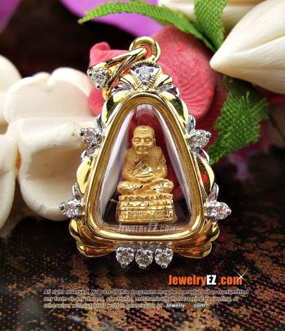 หลวงปู่ทวดเนื้อทองคำ 99.99% เลี่ยมกรอบทองฝังเพชรแท้เบลเยี่ยมคัทค่ะ