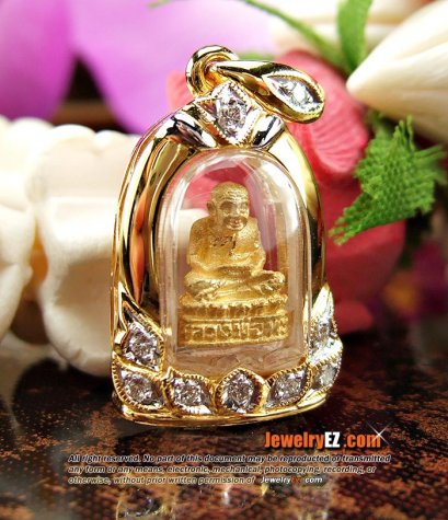 หลวงปู่ทวดเนื้อทองคำแท้ เลี่ยมกรอบทองฝังเพชรแท้เบลเยี่ยมคัท สวยมากๆค่ะ