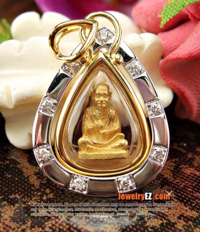 สมเด็จโต เนื้อทองคำแท้ เลี่ยมกรอบทองคำล้อมเพชรแท้ สวยโดดเด่นสุดๆ