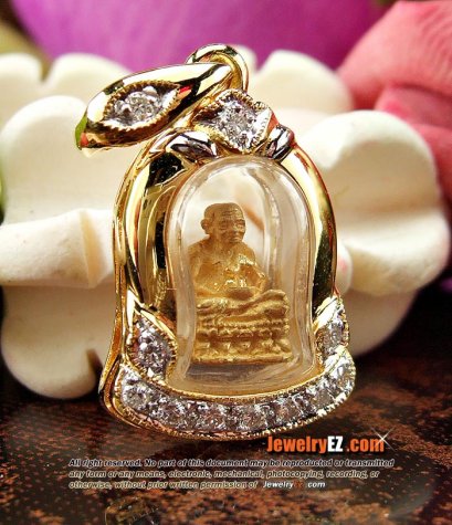 หลวงปู่ทวดเนื้อทองคำแท้ เลี่ยมกรอบทองฝังเพชรแท้เบลเยี่ยมคัท องค์จิ๋วสวยมากๆค่ะ