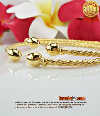 กำไลทอง 96.5 เปอร์เซ็นต์ น้ำหนักชิ้นละ 2 สลึงค่ะ ลายหัวบัวค่ะ