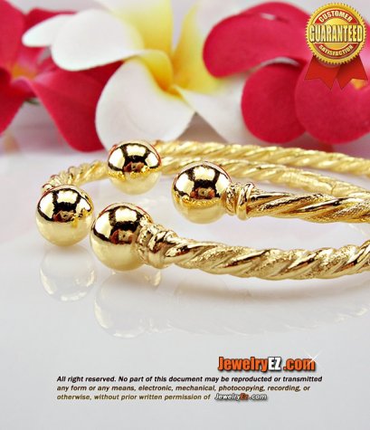 กำไลทอง 96.5 เปอร์เซ็นต์ น้ำหนักชิ้นละ 1 บาทค่ะ ลายหัวบัวกลม ๆ ค่ะ