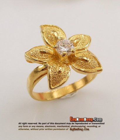 แหวนทอง 96.5 เปอร์เซ็นต์ น้ำหนัก 1 สลึง ดอกไม้ประดับพลอยขาว สวยน่ารักค่ะ