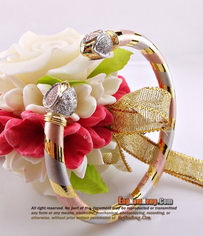 กำไลทอง 96.5% น้ำหนักทอง 2 บาทค่ะ ลายหัวบัวชุบ 3 สีสวยหวานค่ะ