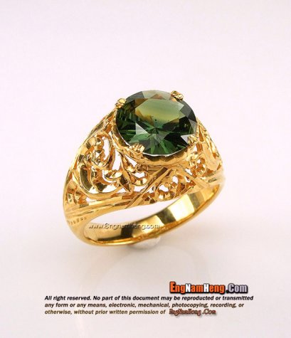 แหวนพลอยเขียวส่อง เรือนฉลุลายสวยค่ะ