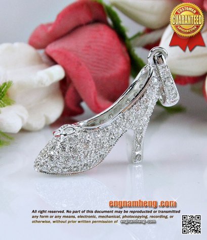 จี้เพชรเบลเยี่ยมคัท น้ำ 98 (F-Color/VVS1) รูปทรงรองเท้า 3 มิติ สวยงานละเอียดประณีต น่าใส่น่าสะสมค่ะ