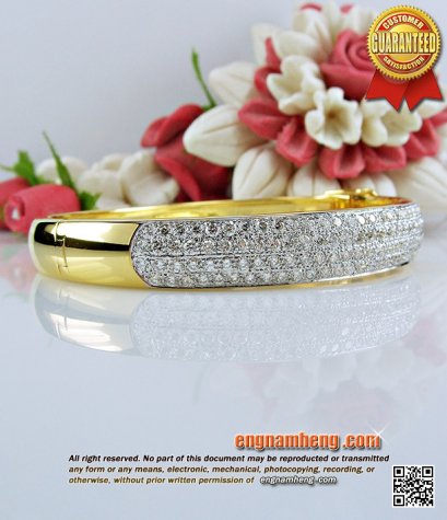 กำไลเพชรเบลเยี่ยมคัทน้ำ 98 (F-Color/VVS1) น้ำหนักเพชร 2.57 กะรัต ตัวเรือนทองน้ำหนัก 21.9 กรัม กำไลเพชนฝังจิกเตย งานละเอียดประณีต ใส่สวยเล่นไฟวิบวับค่ะ