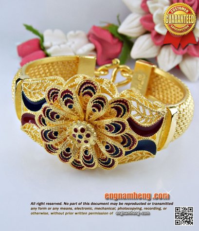 กำไลทอง 96.5% น้ำหนักทอง 5 บาท (76.0 กรัม) ลงยาสวยงานละเอียดประณีต ค่ากำเหน็จไม่แพงค่ะ