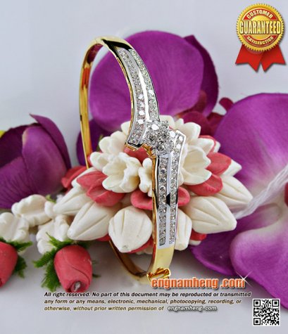 กำไลเพชรเบลเยี่ยมคัทน้ำ 97 (G-Color/VVS1) น้ำหนักเพชร 1.84 กะรัต ขนาดวงใน 6.4 ซม. สำหรับข้อมือใหญ่ค่ะ