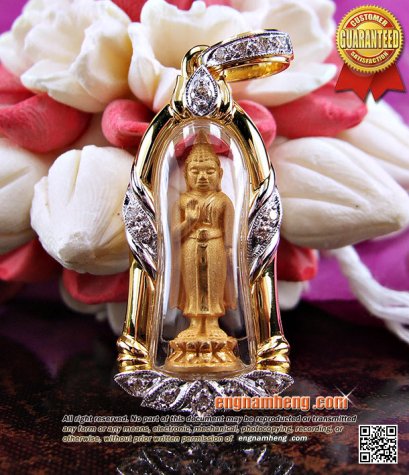 หลวงพ่อโสธร ปางห้ามญาติ รุ่นอุดมโชคโภคทรัพย์ ปี50 เนื้อทองคำ เลี่ยมกรอบทองคำประดับเพชรเบลเยี่ยม บูชาสำหรับท่านที่เกิดวันจันทร์ค่ะ